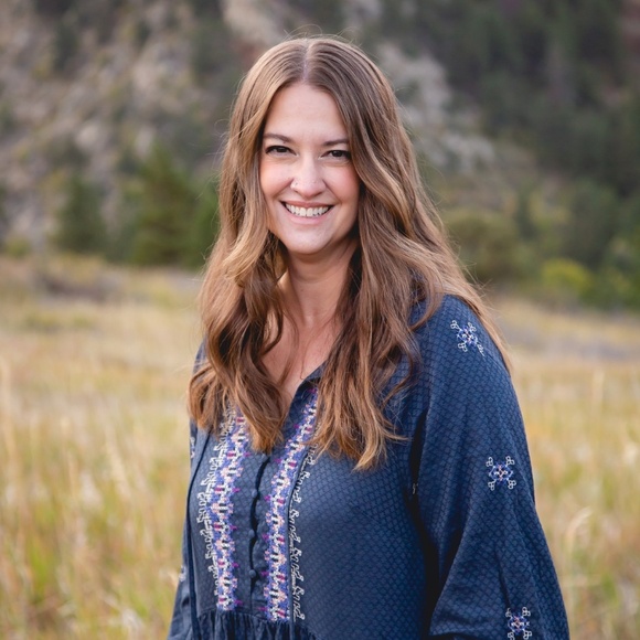 Meet your Posher, Alisha - Picture 1 of 1